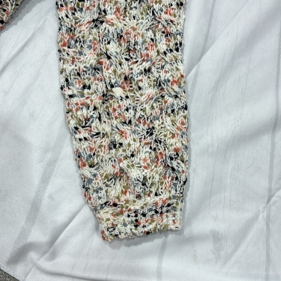 Moon and Madison pull over Sweater size Medium - Picture 4 of 10